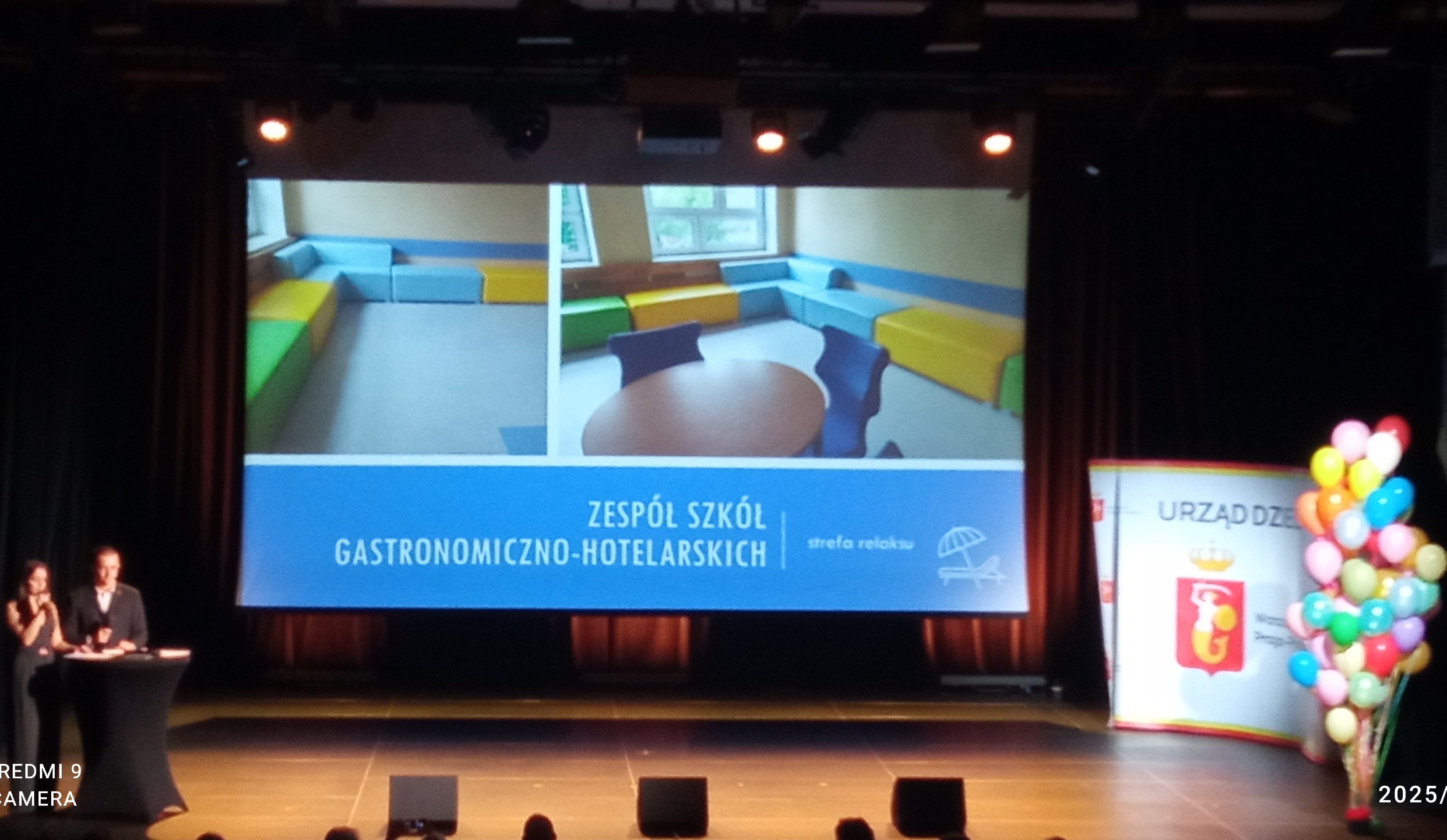 slajd z nazwą szkoły