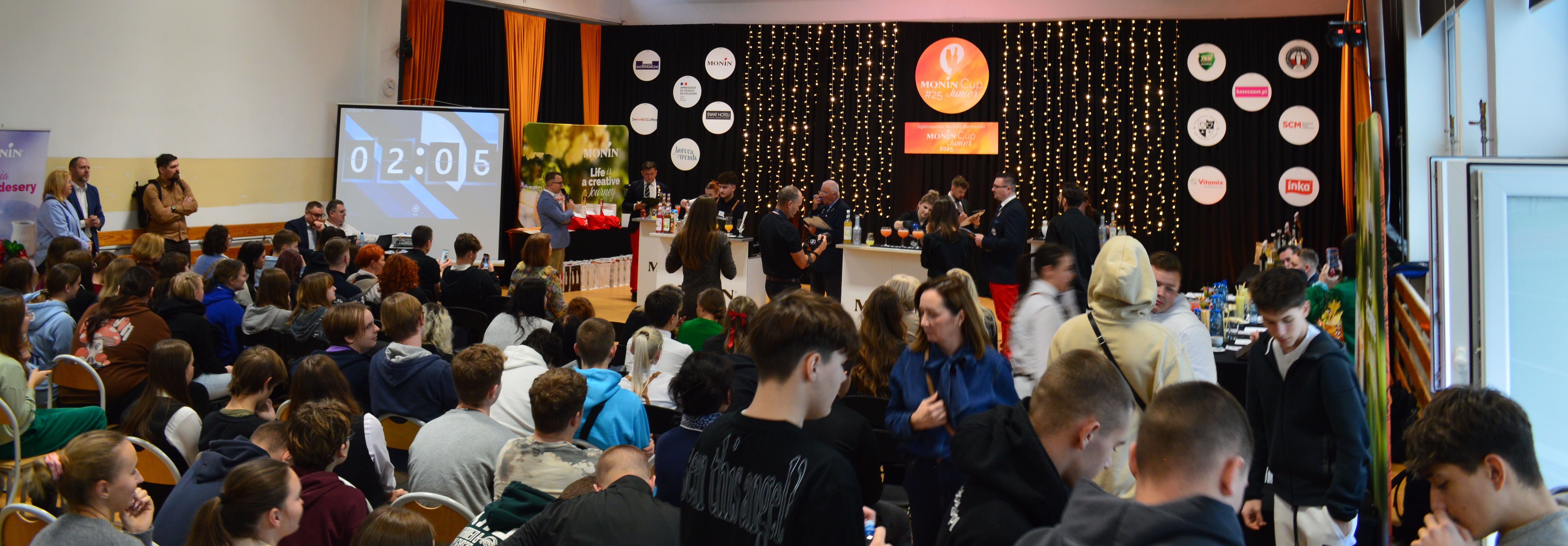 uczniowie podczas konkursu