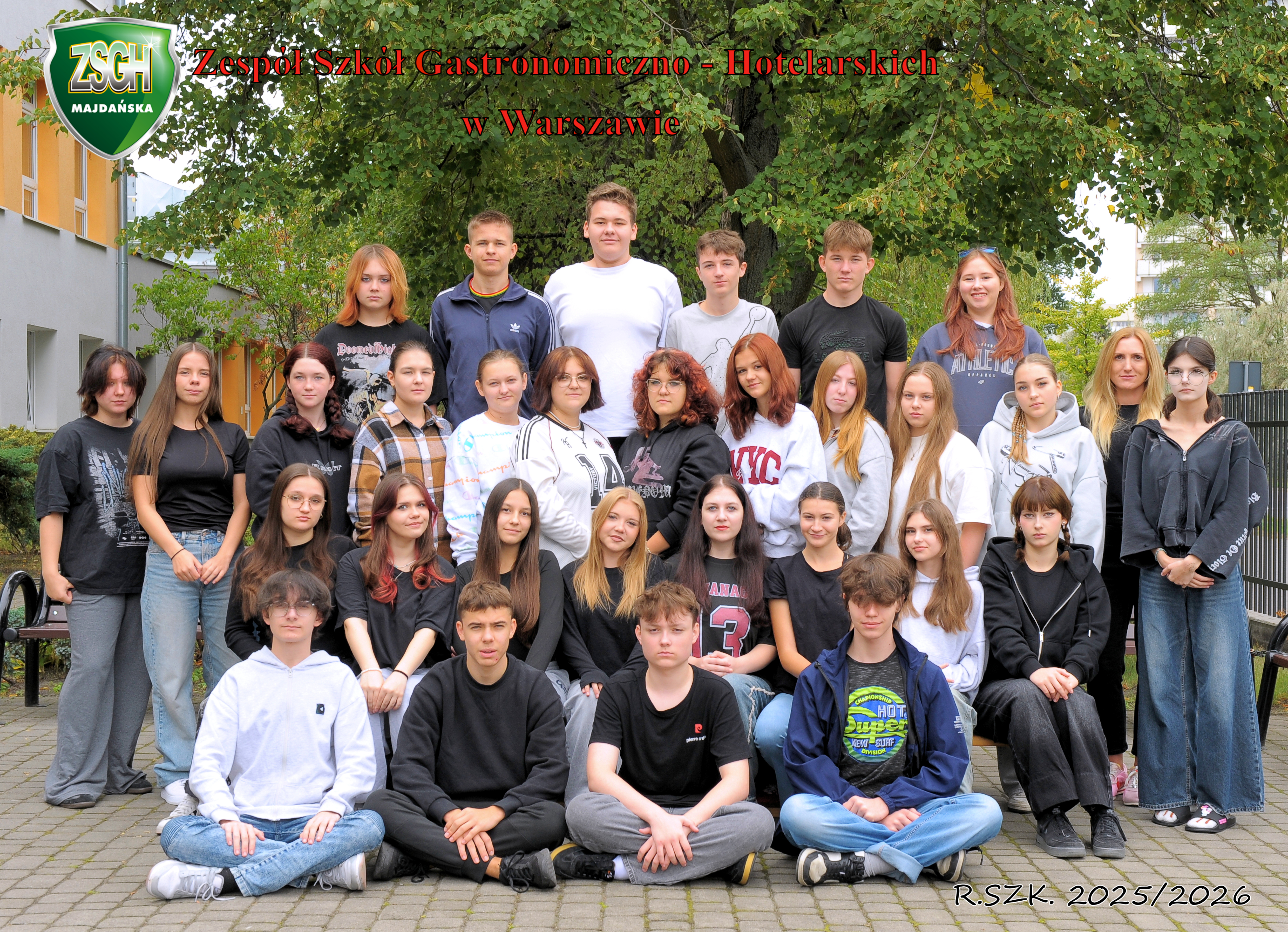 uczniowie z wychowawczynią