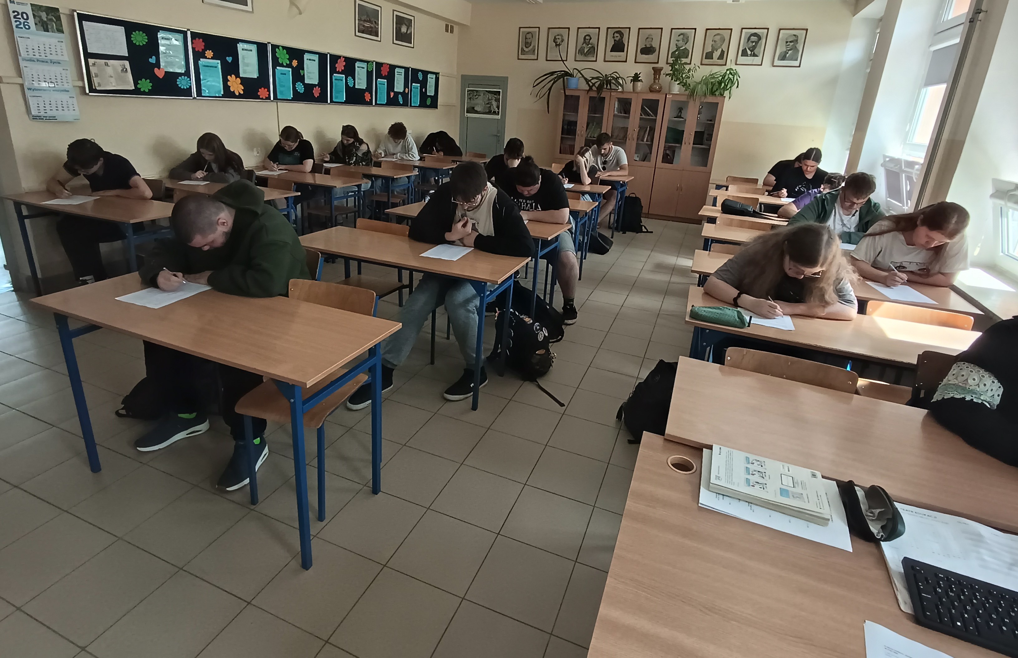 uczniowie podczas egzaminu